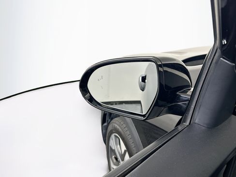 Used 2022 Kia Niro EX image 16