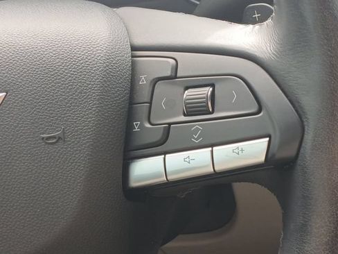 Used 2021 Cadillac XT4 Luxury w/ Cold Weather Package FWD image 12