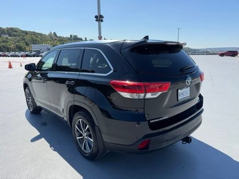 Used 2017 Toyota Highlander XLE AWD/4WD image 6