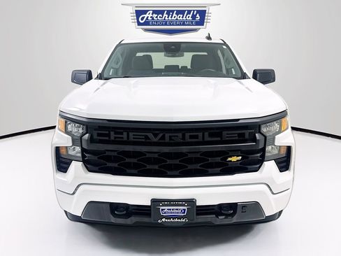 Used 2023 Chevrolet Silverado 1500 Custom image 2