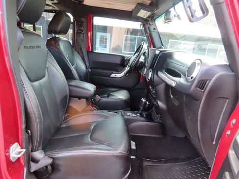 Used 2013 Jeep Wrangler Unlimited Rubicon w/ Dual Top Group AWD/4WD image 45