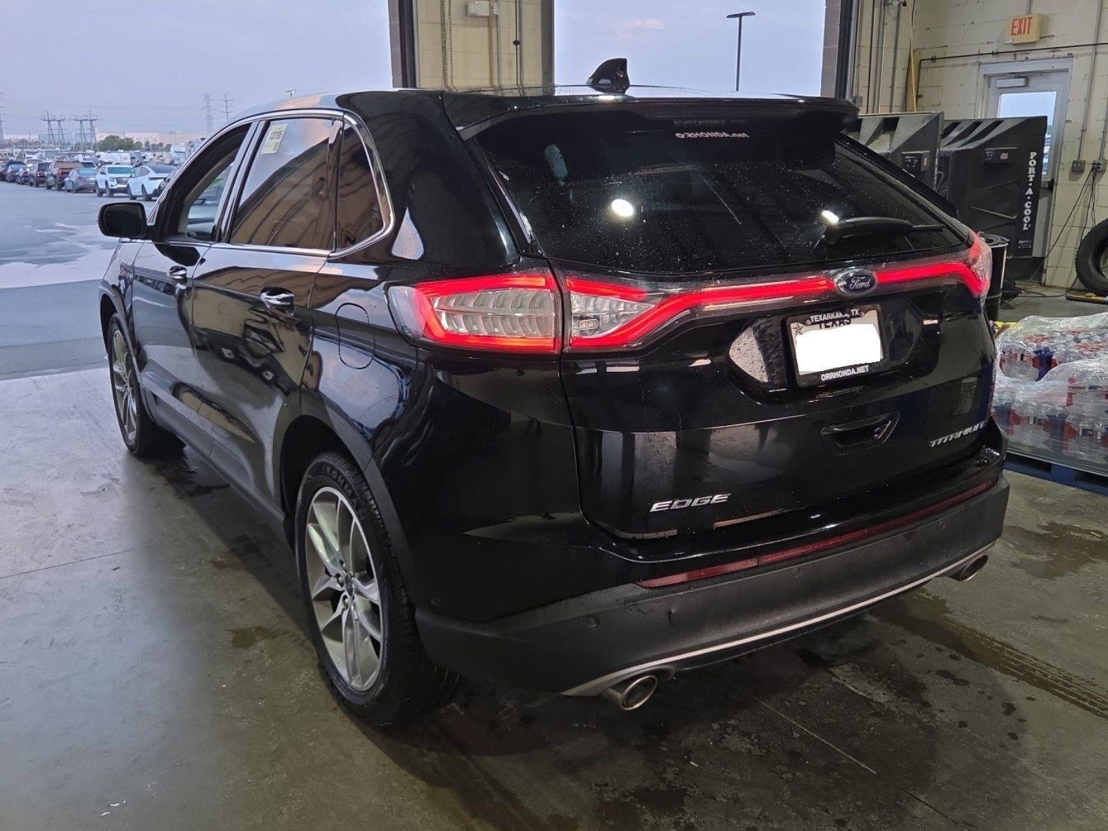 Used 2018 Ford Edge Titanium w/ Equipment Group 302A FWD image 3