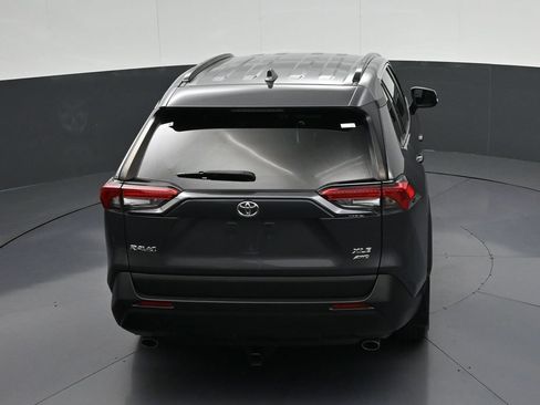 Used 2021 Toyota RAV4 XLE AWD/4WD image 18