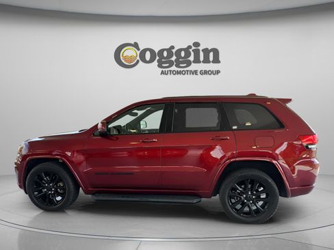 Used 2021 Jeep Grand Cherokee Laredo X AWD/4WD image 2