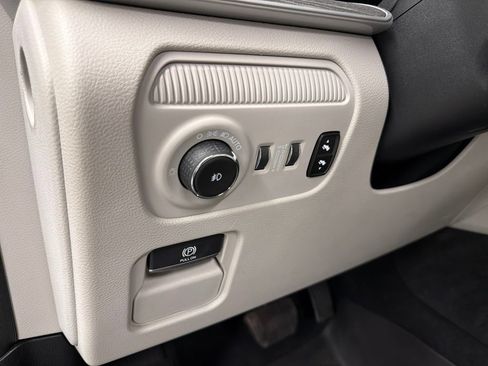 Used 2024 Jeep Wagoneer Series II w/ Convenience Group I AWD/4WD image 18