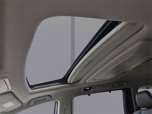 Used 2017 Honda Odyssey Touring Elite image 23