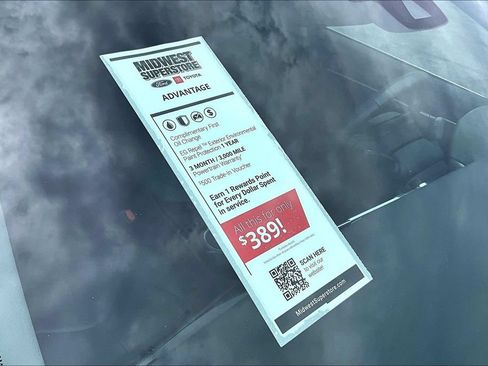 Used 2020 Toyota Camry XLE w/ Sunroof Package FWD image 10