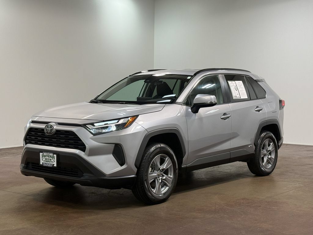Used 2025 Toyota RAV4 XLE AWD/4WD image 28