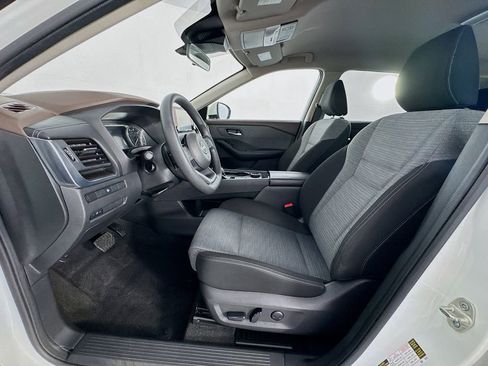 Used 2023 Nissan Rogue SV image 12