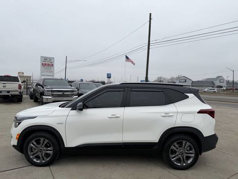 Used 2023 Kia Seltos S image 4