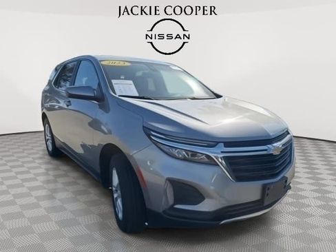 Used 2023 Chevrolet Equinox LT image 3