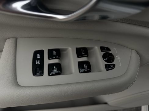 Used 2025 Volvo XC90 T8 Plus w/ Protection Package Premier image 24