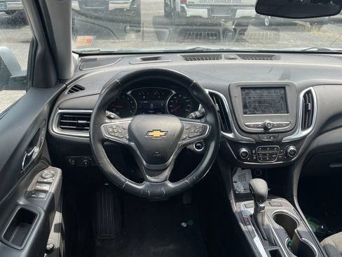 Used 2022 Chevrolet Equinox LT w/ Driver Convenience Package AWD/4WD image 12
