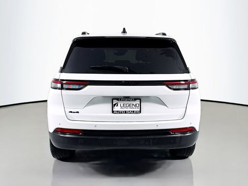 Used 2023 Jeep Grand Cherokee Altitude AWD/4WD image 8