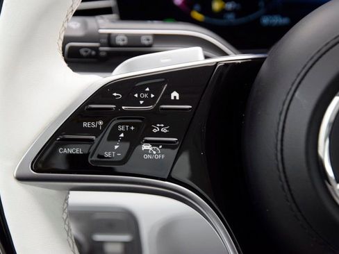 Used 2025 Mercedes-Benz Maybach GLS 600 4MATIC image 26