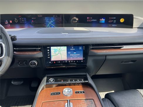 Used 2025 Lincoln Navigator Black Label image 14