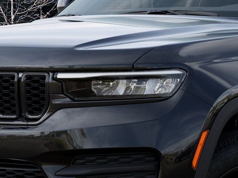 New 2025 Jeep Grand Cherokee Altitude image 10