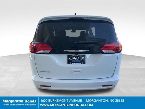 Used 2023 Chrysler Voyager LX FWD image 8