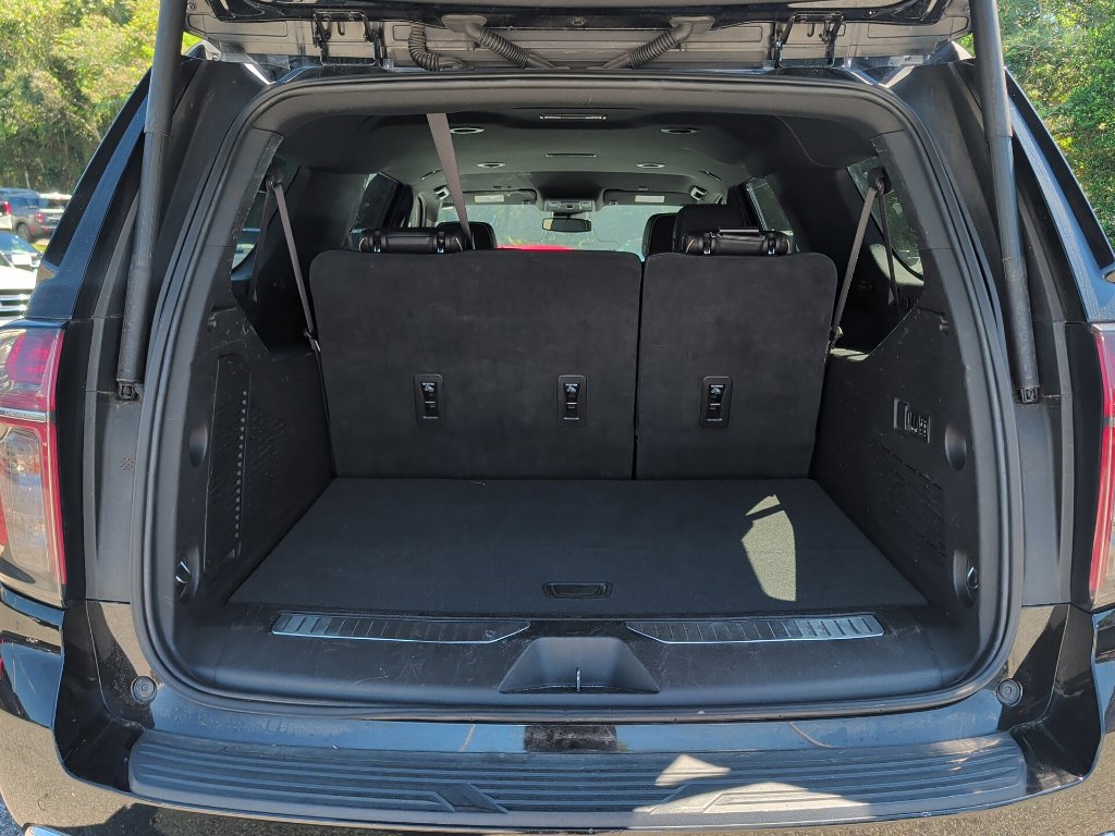 Used 2024 Chevrolet Suburban Premier RWD image 9