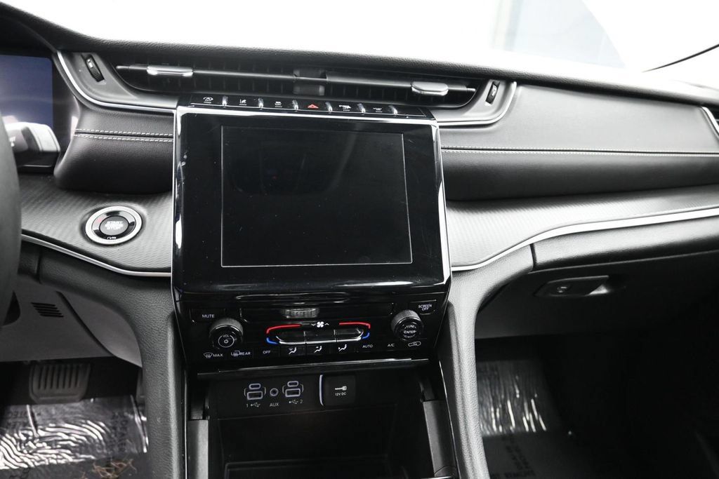 Used 2023 Jeep Grand Cherokee Laredo RWD image 12