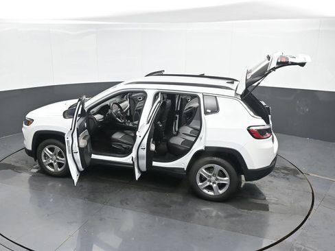 Used 2023 Jeep Compass Latitude image 52