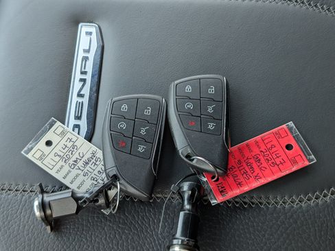 Used 2025 GMC Yukon XL Denali w/ Sun & Power Step Package RWD image 42