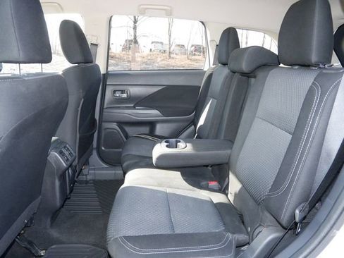 Used 2019 Mitsubishi Outlander ES AWD/4WD image 11