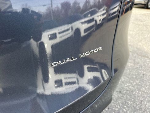 Used 2023 Tesla Model Y Long Range image 31