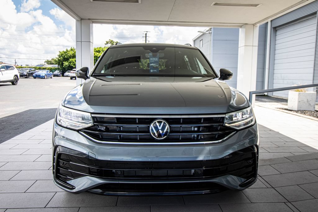 Certified 2024 Volkswagen Tiguan SE R-Line FWD image 9