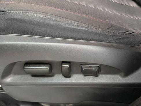 Used 2011 Chevrolet Equinox LT w/ Driver Convenience Package image 17