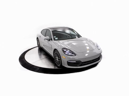 Certified 2022 Porsche Panamera Platinum Edition image 38