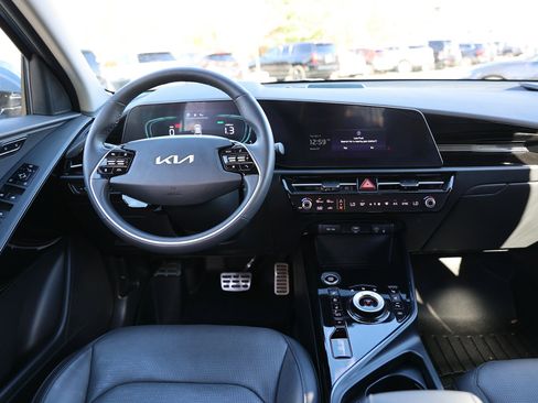 Used 2024 Kia Niro SX Touring image 16
