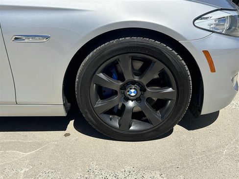 Used 2011 BMW 550i xDrive Sedan AWD/4WD image 25