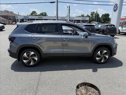 New 2026 Volkswagen Taos SE AWD/4WD image 7