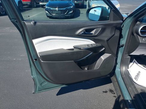 New 2026 Chevrolet Trax LT w/ LT Convenience Package FWD image 12