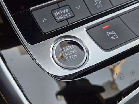 Certified 2025 Audi Q8 Premium Plus AWD/4WD image 26