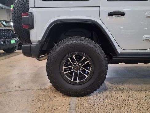 Used 2024 Jeep Wrangler Unlimited Rubicon AWD/4WD image 11