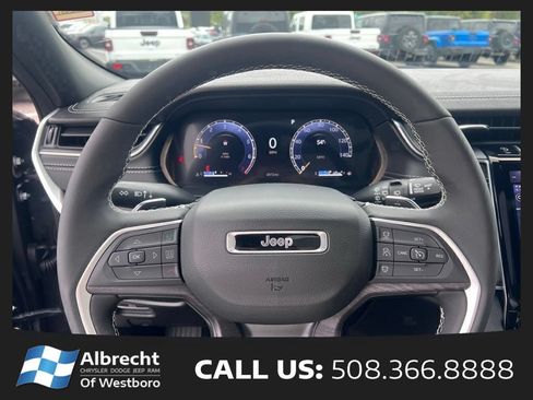 New 2025 Jeep Grand Cherokee Limited w/ Luxury Tech Group II AWD/4WD image 26