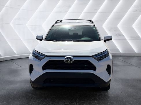 Used 2025 Toyota RAV4 XLE AWD/4WD image 2