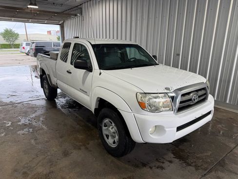 Used 2010 Toyota Tacoma PreRunner RWD image 4