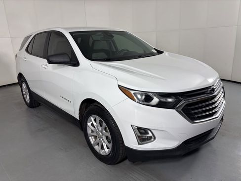 Used 2020 Chevrolet Equinox LS FWD image 2