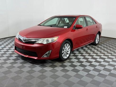 Used 2014 Toyota Camry L image 8
