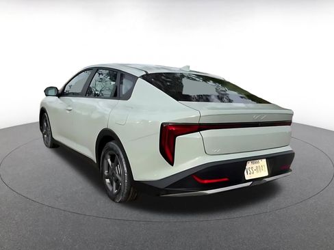 Used 2025 Kia K4 LXS image 11