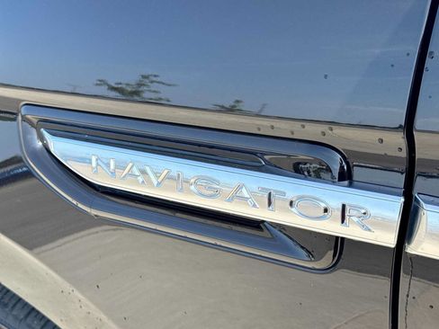 Used 2019 Lincoln Navigator Reserve AWD/4WD image 12