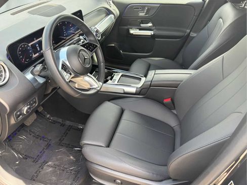 Used 2025 Mercedes-Benz GLB 250 4MATIC image 9