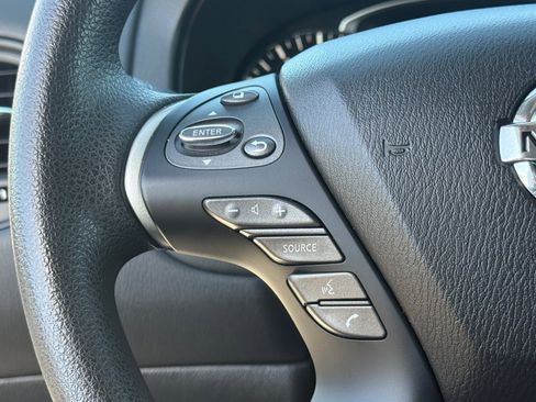 Used 2020 Nissan Pathfinder S AWD/4WD image 14