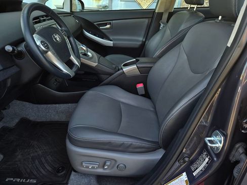 Used 2013 Toyota Prius Five w/ Advanced Technology Pkg FWD image 18