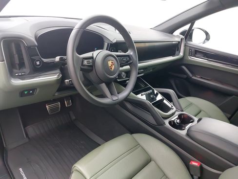 Certified 2025 Porsche Cayenne E-Hybrid AWD/4WD image 4