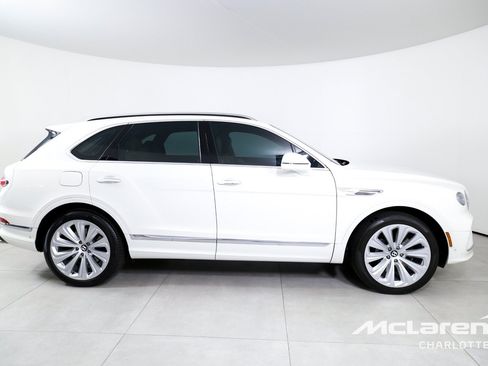 Used 2021 Bentley Bentayga Plug-In Hybrid AWD/4WD image 9