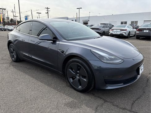 Used 2023 Tesla Model 3 Standard Range image 1